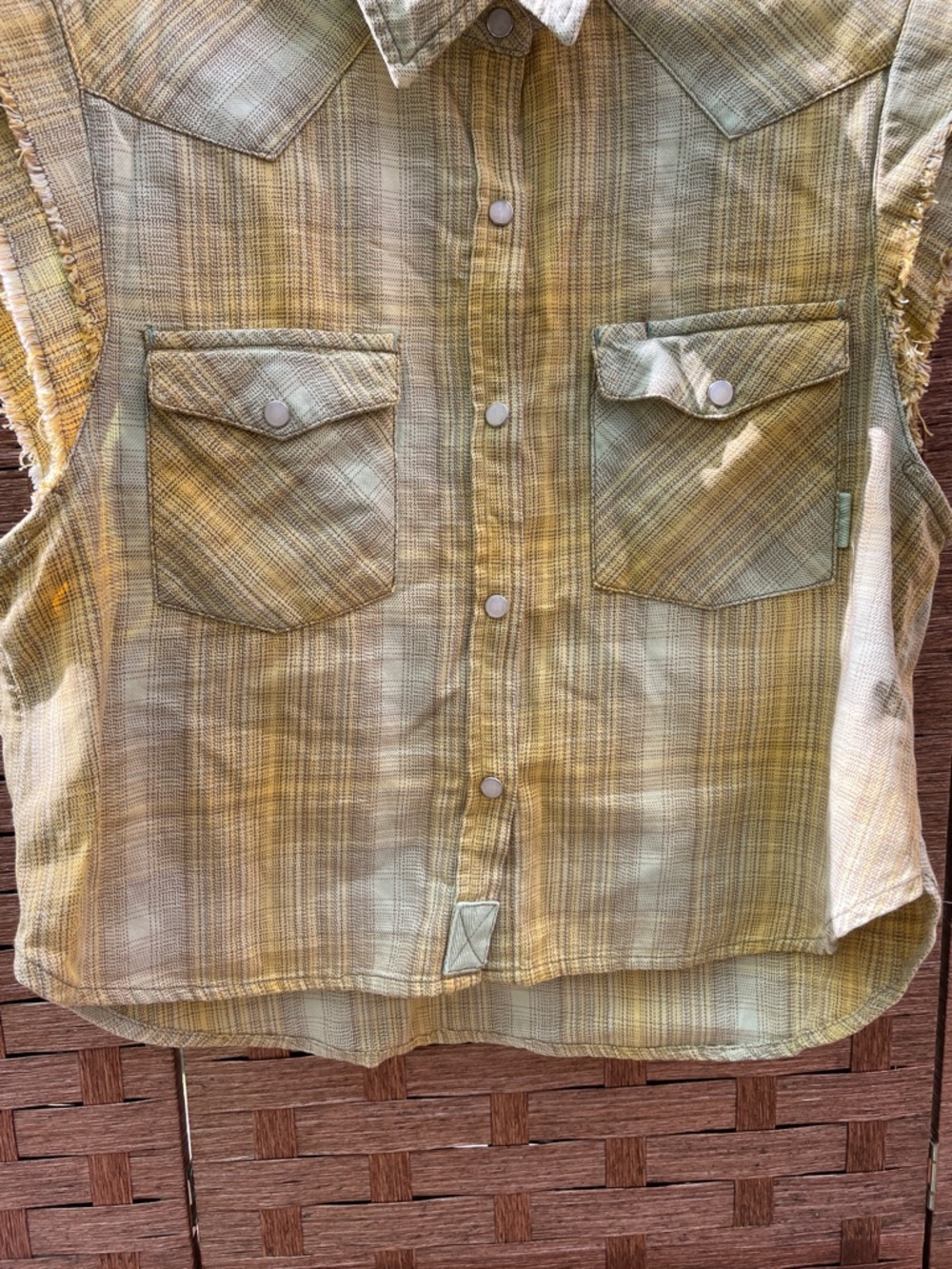 Sleeveless Plaid Button-Front Shirt - Yellow - Picture 4 of 8